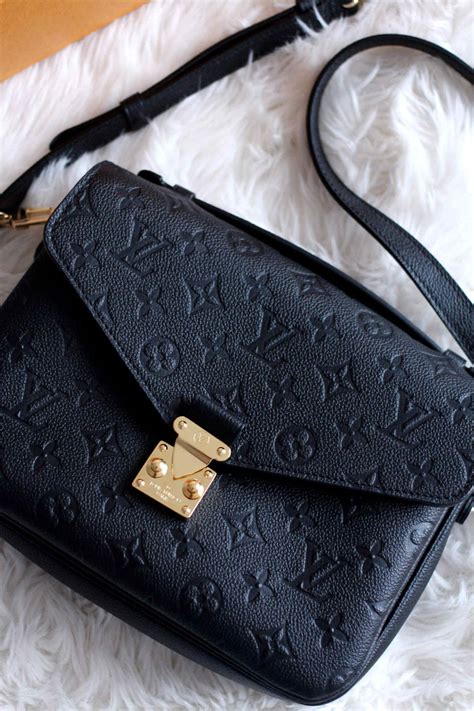 louis vuitton metis nera prezzo|LV Pochette Metis: Luxury Monogram Handbag.